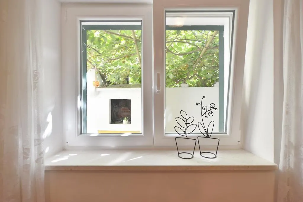 Apartment Shiny Love Split